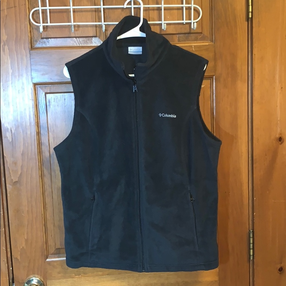 Woman’s Columbia fleece vest